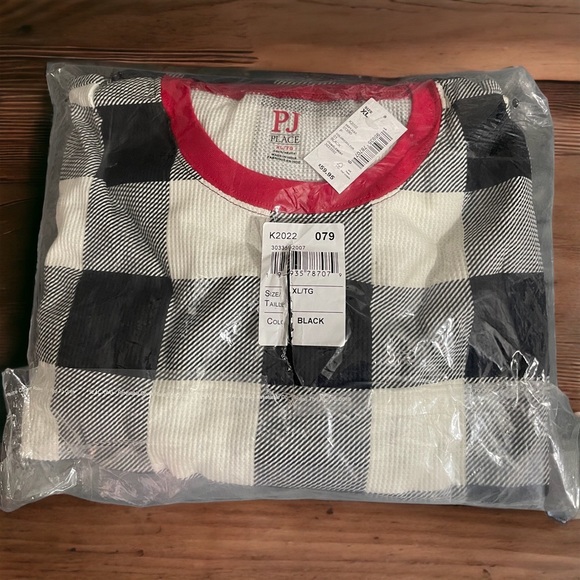 Unisex adult matching family thermal Buffalo plaid cotton pajamas in black - Picture 3 of 4